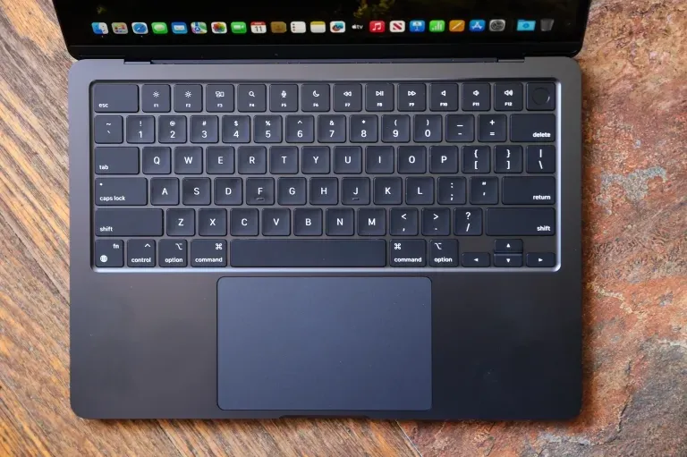 Apple MacBook Air 13.6" M2 Chip (Midnight) - Excellent Condition